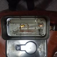 Scatola acciaio inox bcon siringa in vetro