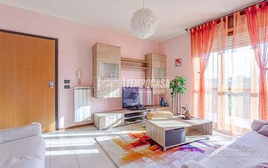 TRILOCALE LUMINOSO CON DOPPI SERVIZI E BOX DOPPIO