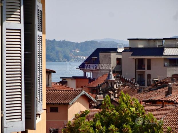 Ampio monolocale con terrazzo e vista lago