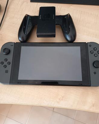 Nintendo Switch + giochi, custodia e dock