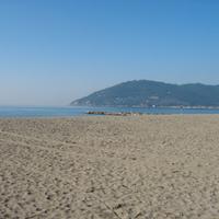 Marinella di Sarzana (SP): A 150 mt dalla spiaggia