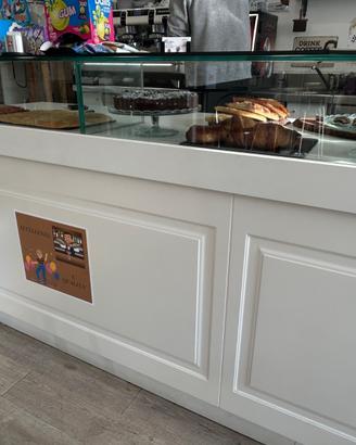 Bancone bar moderno come nuovo