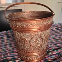 Vaso in rame con lavorazione 