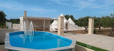 Trullo con lamia e piscina