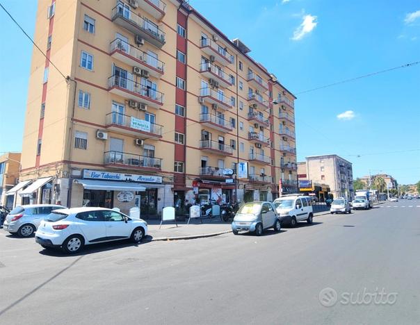 VIALE MARIO RAPISARDI:4Vani,Ristrutturato,Panorami