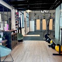 Spazio in palestra funzionale a personal trainer