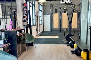 Spazio in palestra funzionale a personal trainer