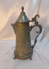 Boccale con coperchio in peltro al 95% con decoraz