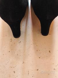 scarpa chiusa in pelle scamosciata 