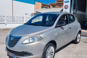 Lancia Ypsilon 0.9 TwinAir 85 CV 5 porte Metano Ec