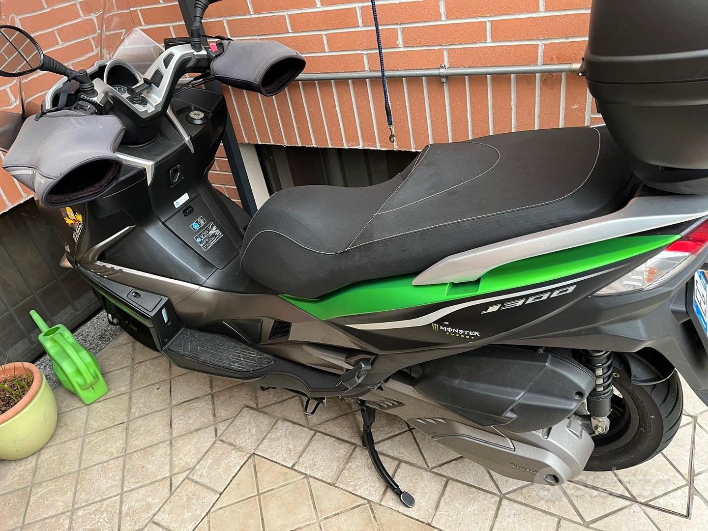 Kawasaki J300 2016 Moto e Scooter In vendita a Varese