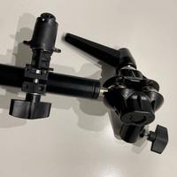 Supporto con snodo per pannelli riflettenti