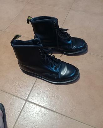 scarpe anfibi dott.martens