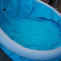 Piscina tonda azzurra