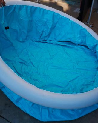 Piscina tonda azzurra