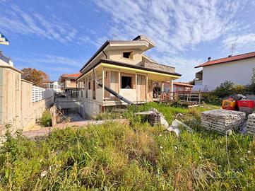 VILLA SINGOLA A GIULIANOVA