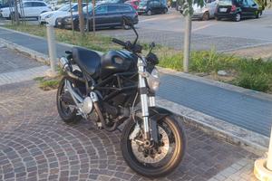 Ducati monster  696