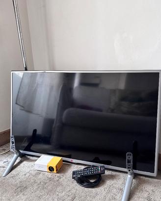 Smart Tv 39” LG Grigio e Proiettore Film