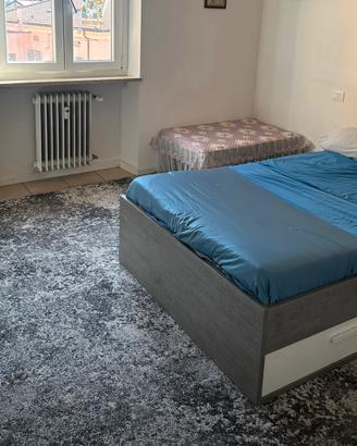 Letto ,comodino ,armadio ,materasso e mobile .