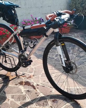 bici gravel misura S telaio in alluminio 