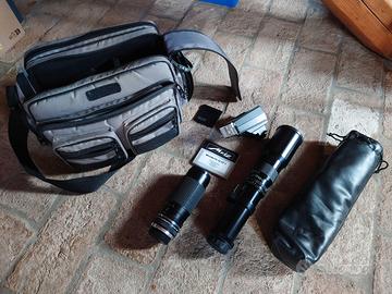Borsa fotografica con 2 obiettivi e flash