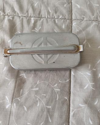 Bollitore/ sterilizzatore  e siringa in vetro
