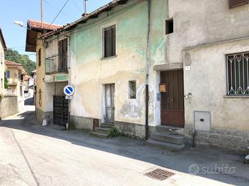 CASA SEMINDIPENDENTE A PORTE