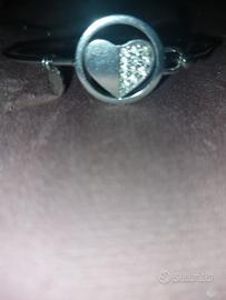 bracciale in metallo rigido con cuore e strass