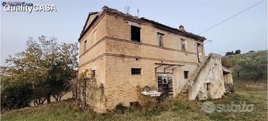 RUSTICO da RISTRUTTURARE a Camerata Picena