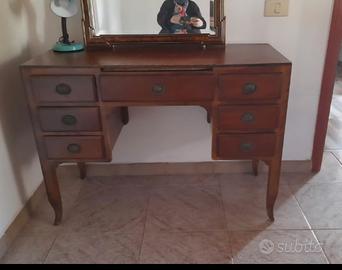 Scrivania  in legno  