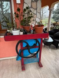 Antica sgranatrice di mais