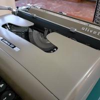 Macchina da scrivere Olivetti Lettera 22