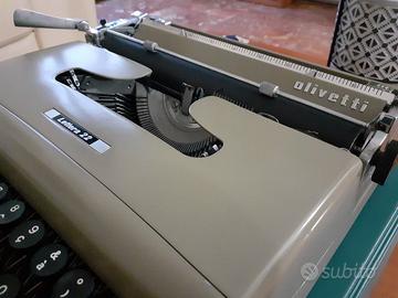 Macchina da scrivere Olivetti Lettera 22