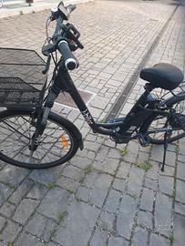 Bicicletta con pedalata assistita