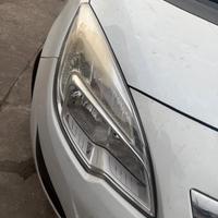 Fanale anteriore destro Opel Meriva B anno 2010