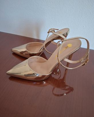 Scarpe eleganti oro con tacco