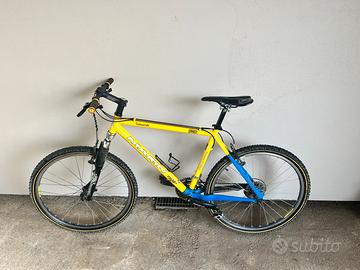 Mountain Bike Marin Team Issue