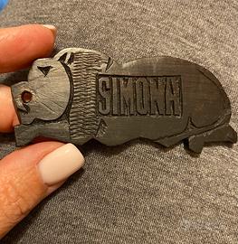 Portachiavi in legno intagliato a mano