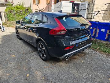 Volvo v 40 R - Design