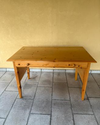 Scrivania in legno da studio o cameretta