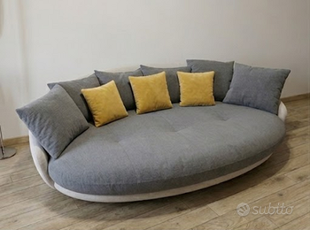 Divano design moderno “conchiglia”  super comodo