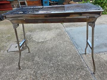 Barbecue  in Acciaio con Gambe Pieghevoli