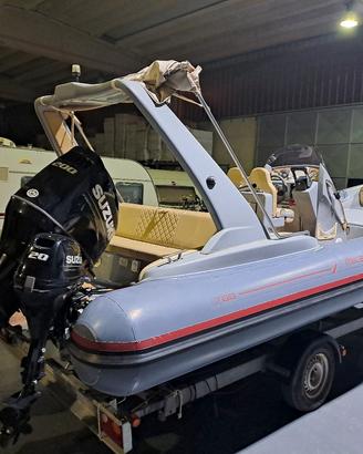 Gommone Mik700 + Suzuki 200 + Suzuki 20 + Carrello