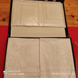 Parure matrimoniale  ricamato a mano