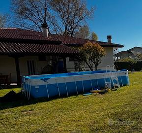 Piscina laghetto con accessori