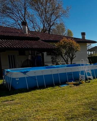 Piscina laghetto con accessori