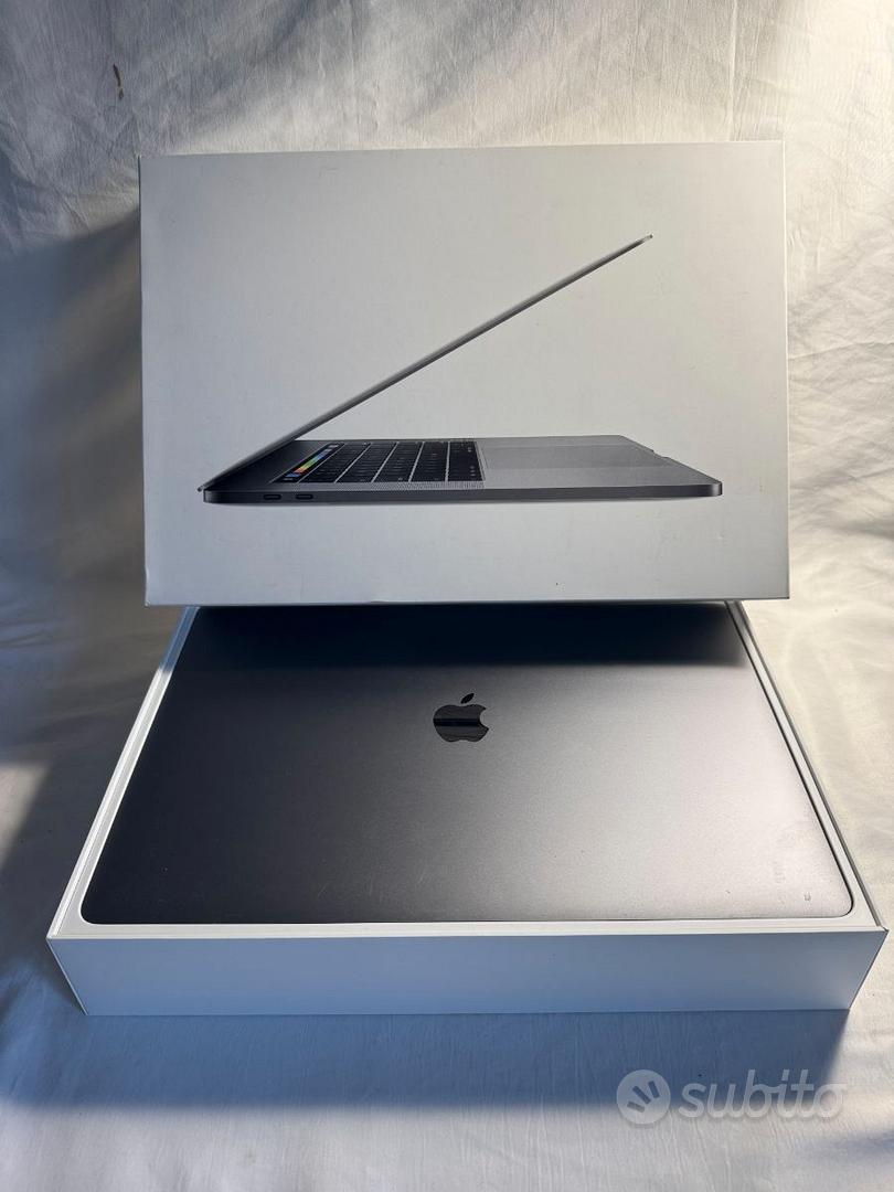 MacBook Pro 15” 2017 i7 16GB 512GB Radeon 560 - Informatica In