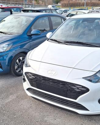 HYUNDAI i10 PRONTA CONSEGNA KM0
