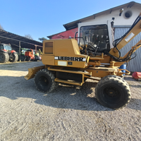 Escavatore gommato Liebherr 310