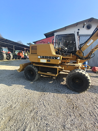 Escavatore gommato Liebherr 310